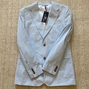 Young Adult Boy’s Vineyard Vine Blue Seersucker Blue and White Blazer. NWT